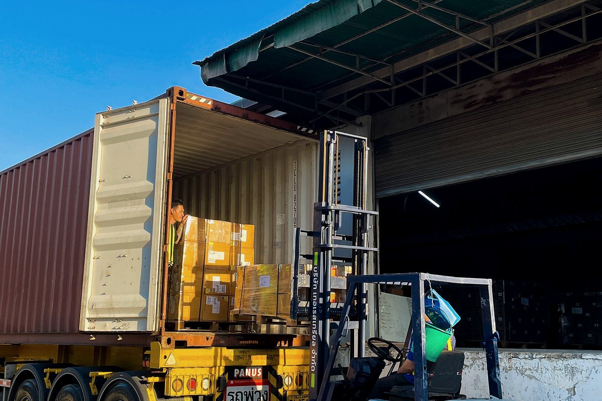Warehouse loading and order movement in Asia