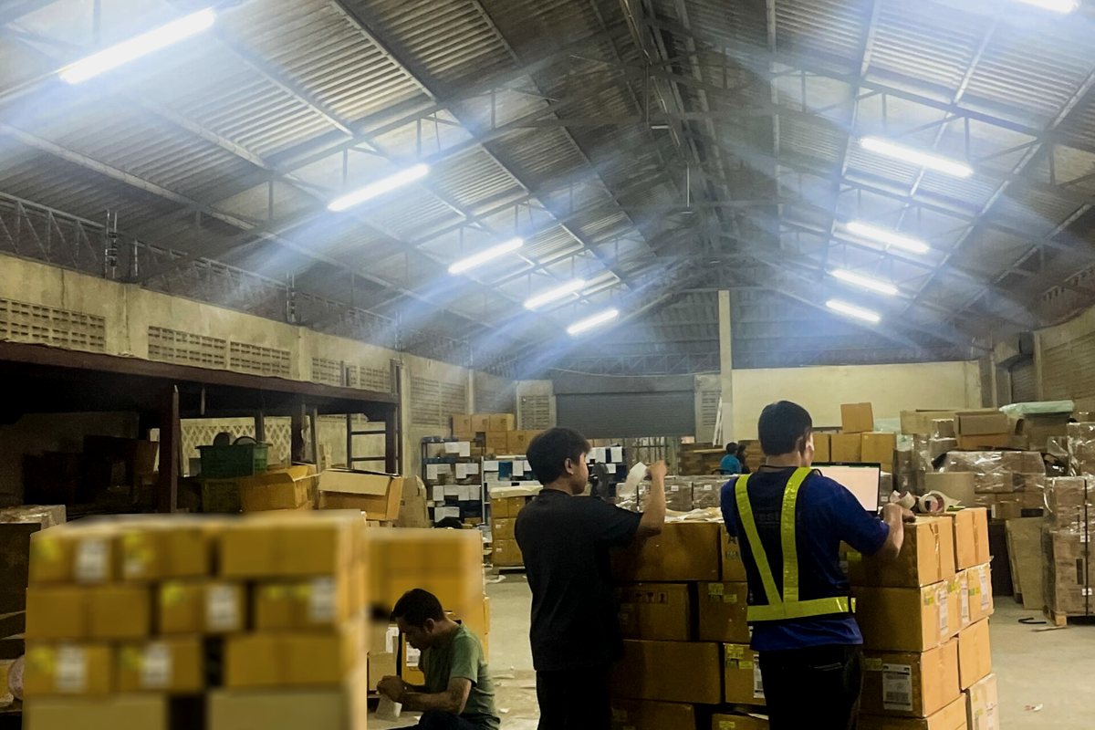 Loading goods into a shipping container